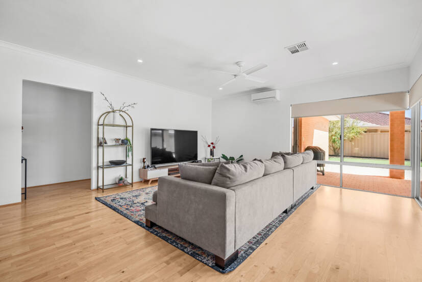 14 Whimbrel Way, HARRISDALE, WA 6112 AUS