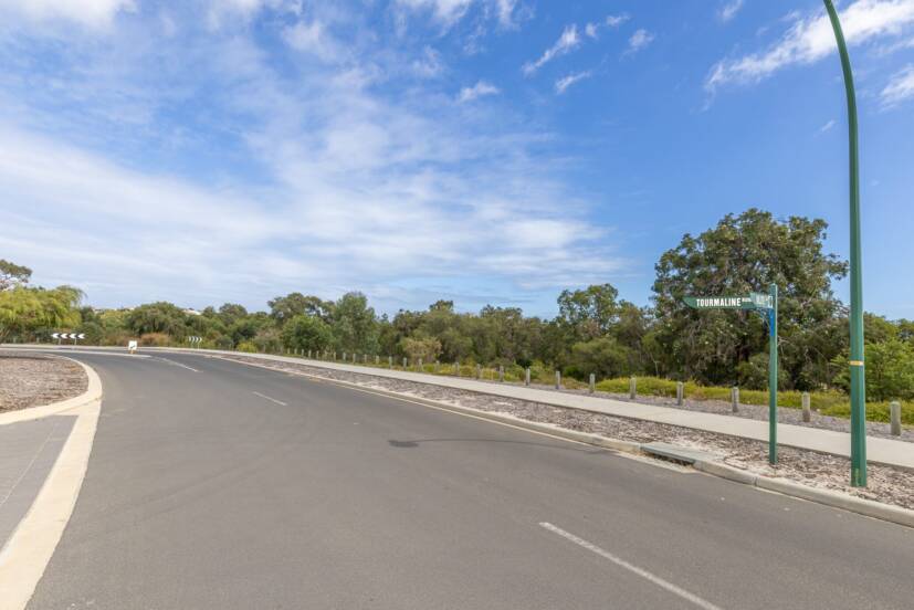 69 Tourmaline Ridge, AUSTRALIND, WA 6233 AUS