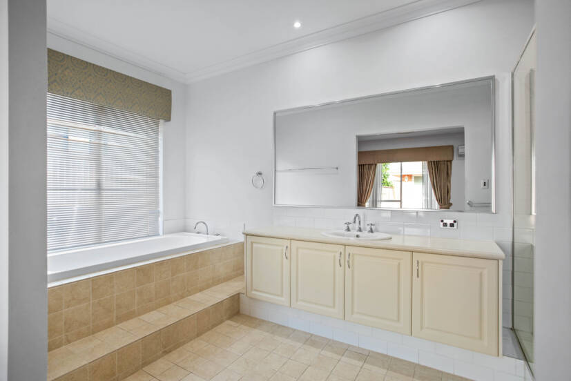 27 Caversham Bend, SOUTHERN RIVER, WA 6110 AUS
