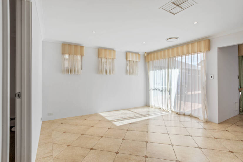 27 Caversham Bend, SOUTHERN RIVER, WA 6110 AUS