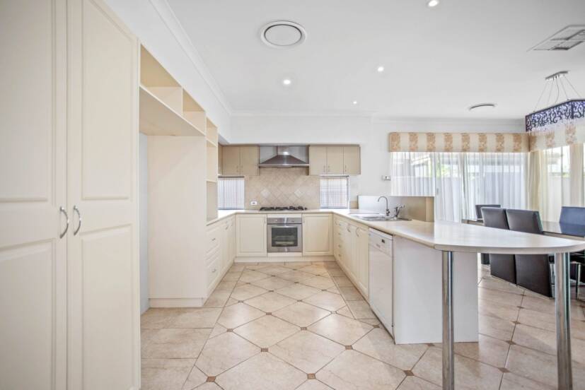 27 Caversham Bend, SOUTHERN RIVER, WA 6110 AUS