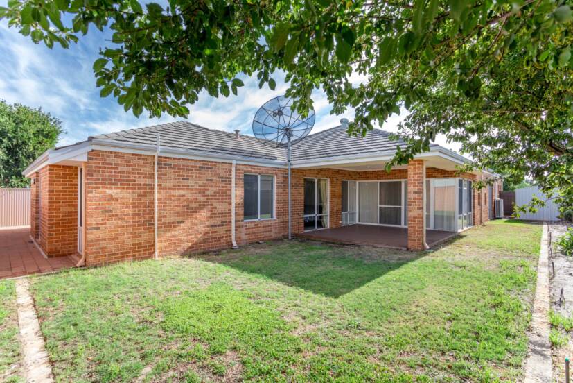 27 Caversham Bend, SOUTHERN RIVER, WA 6110 AUS