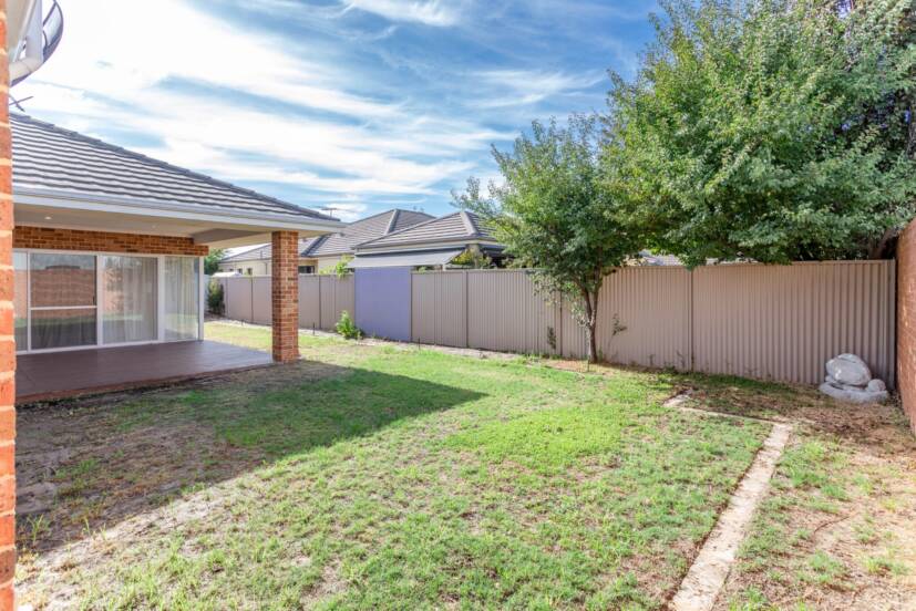 27 Caversham Bend, SOUTHERN RIVER, WA 6110 AUS