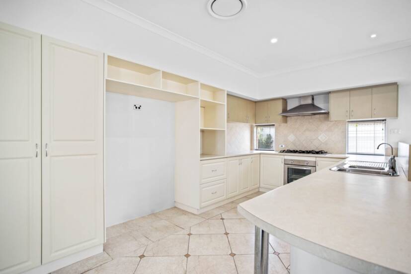 27 Caversham Bend, SOUTHERN RIVER, WA 6110 AUS