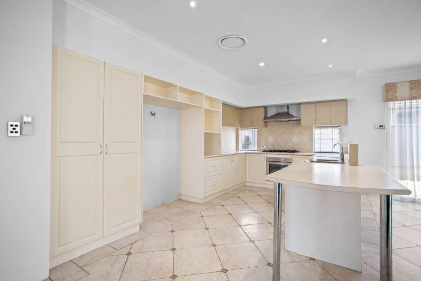 27 Caversham Bend, SOUTHERN RIVER, WA 6110 AUS