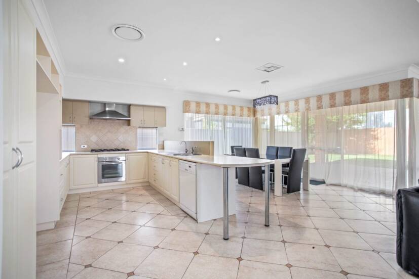 27 Caversham Bend, SOUTHERN RIVER, WA 6110 AUS