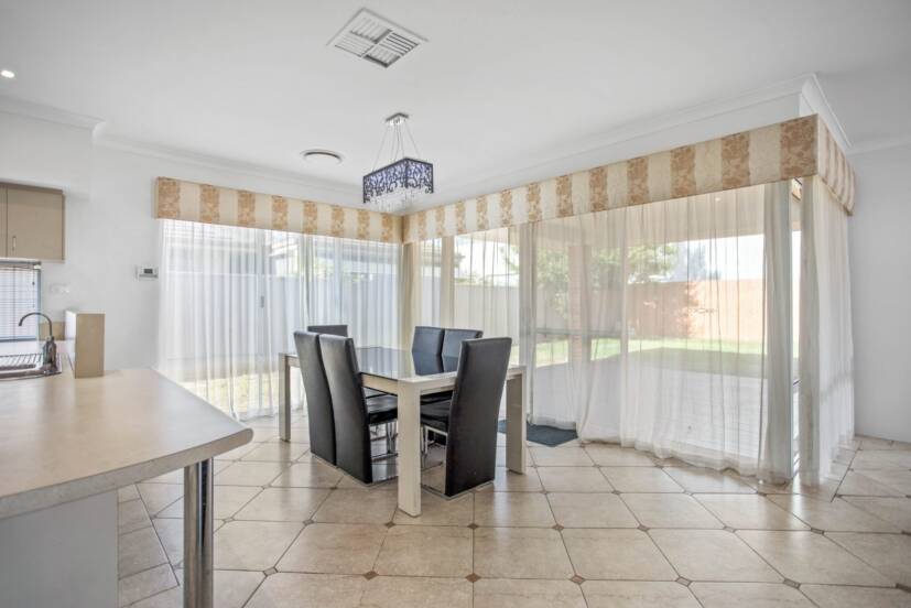 27 Caversham Bend, SOUTHERN RIVER, WA 6110 AUS
