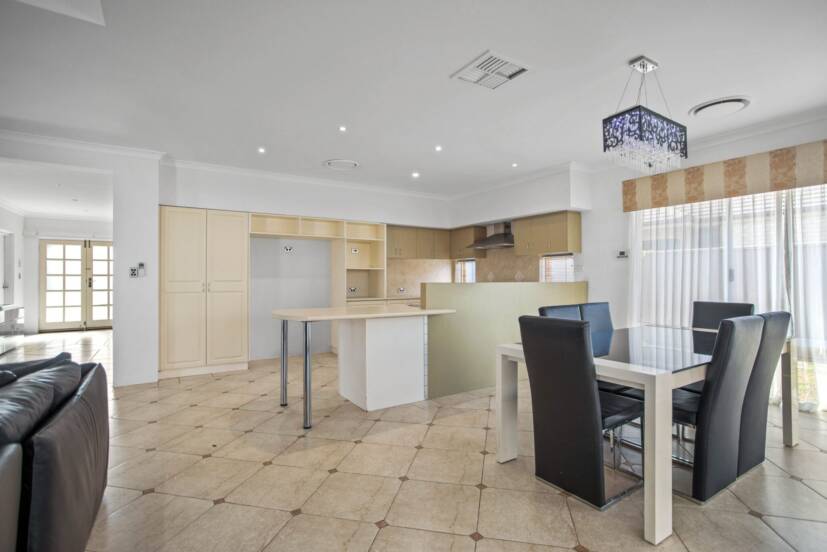 27 Caversham Bend, SOUTHERN RIVER, WA 6110 AUS