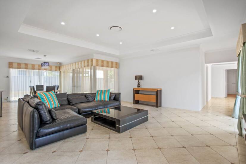 27 Caversham Bend, SOUTHERN RIVER, WA 6110 AUS