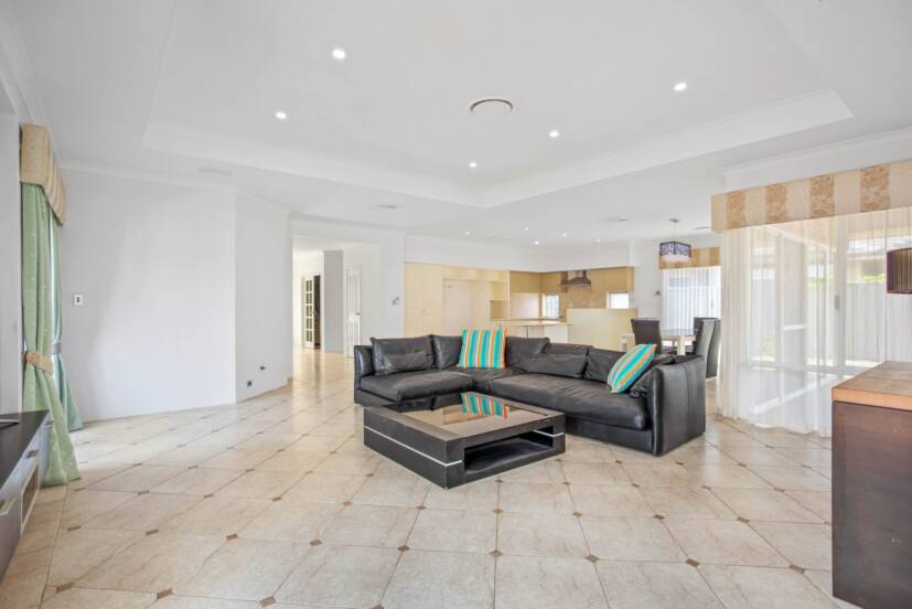 27 Caversham Bend, SOUTHERN RIVER, WA 6110 AUS