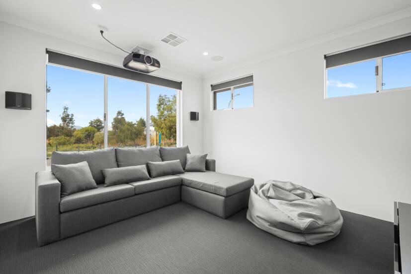 9 Livorno Boulevard, PIARA WATERS, WA 6112 AUS