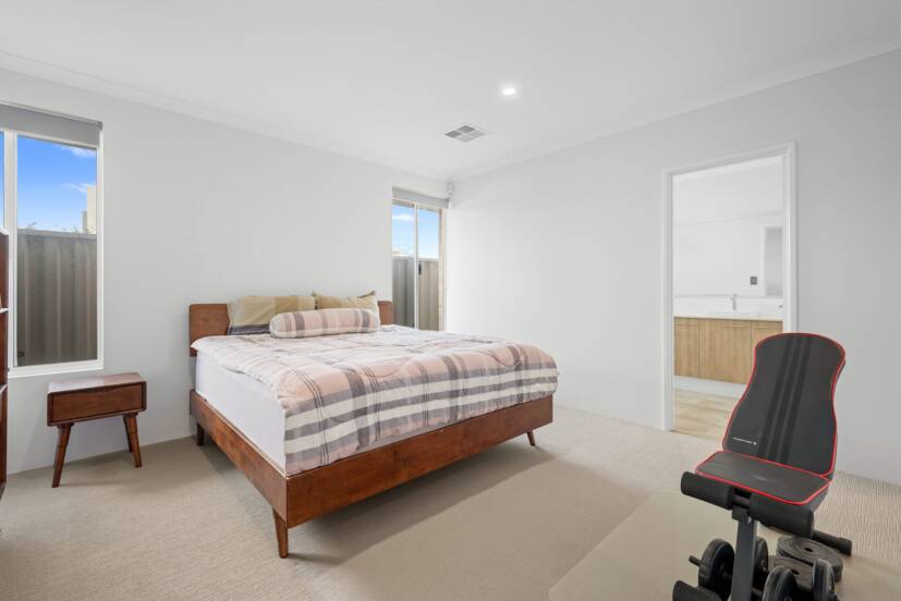9 Livorno Boulevard, PIARA WATERS, WA 6112 AUS