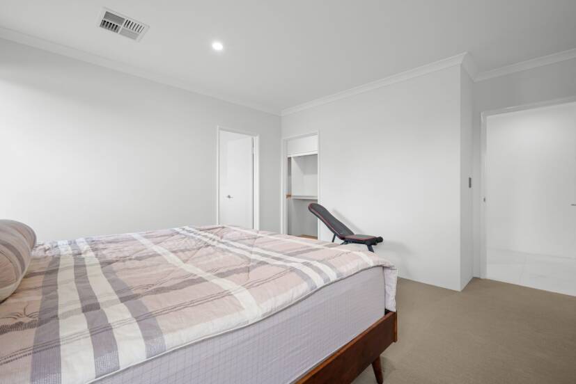 9 Livorno Boulevard, PIARA WATERS, WA 6112 AUS