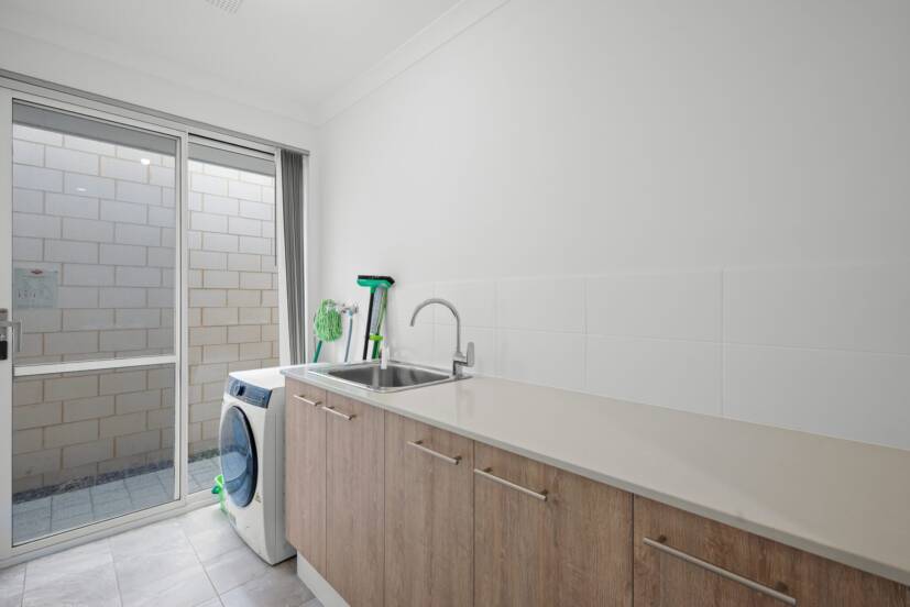 9 Livorno Boulevard, PIARA WATERS, WA 6112 AUS