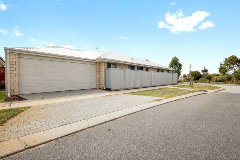9 Livorno Boulevard, PIARA WATERS, WA 6112 AUS