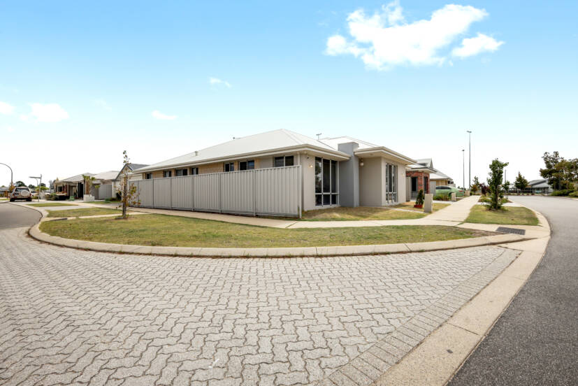 9 Livorno Boulevard, PIARA WATERS, WA 6112 AUS