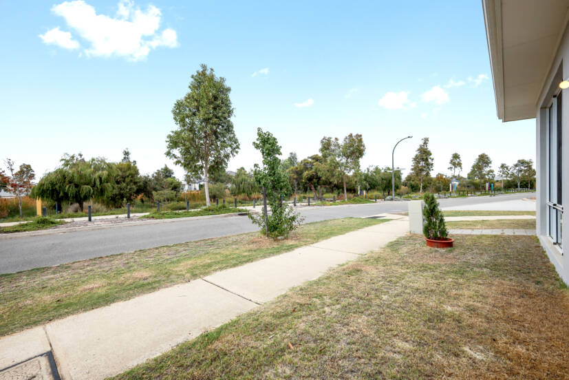 9 Livorno Boulevard, PIARA WATERS, WA 6112 AUS