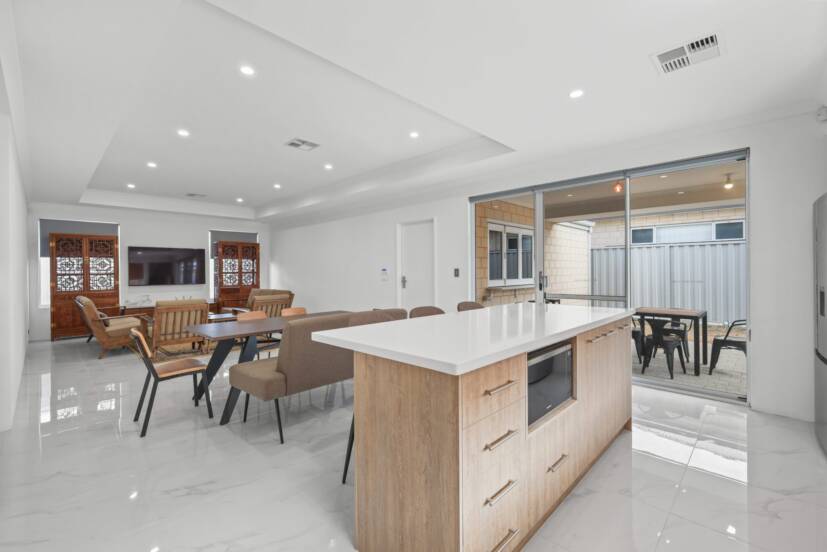 9 Livorno Boulevard, PIARA WATERS, WA 6112 AUS