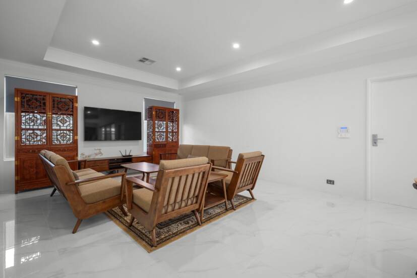 9 Livorno Boulevard, PIARA WATERS, WA 6112 AUS