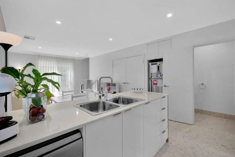 27 Friston Street, HILBERT, WA 6112 AUS