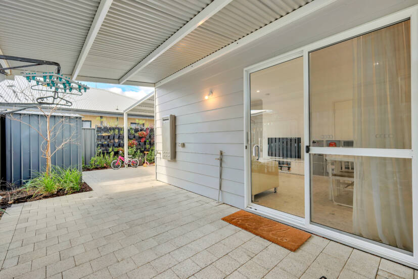 27 Friston Street, HILBERT, WA 6112 AUS