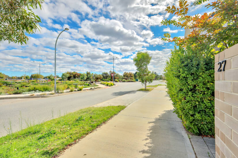 27 Friston Street, HILBERT, WA 6112 AUS