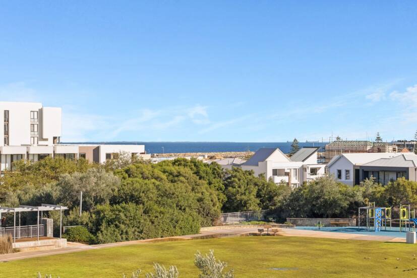 12 Lucretia Circle, NORTH COOGEE, WA 6163 AUS