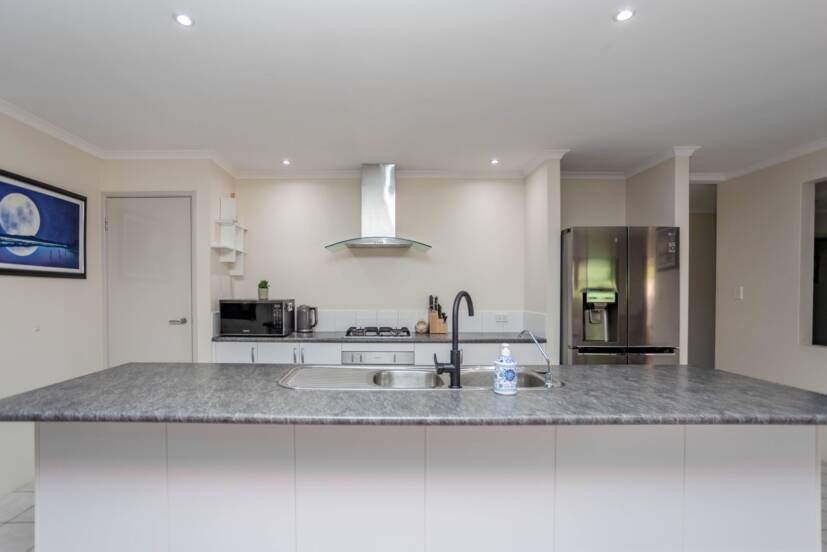 31 Hayfield Road, SOUTHERN RIVER, WA 6110 AUS