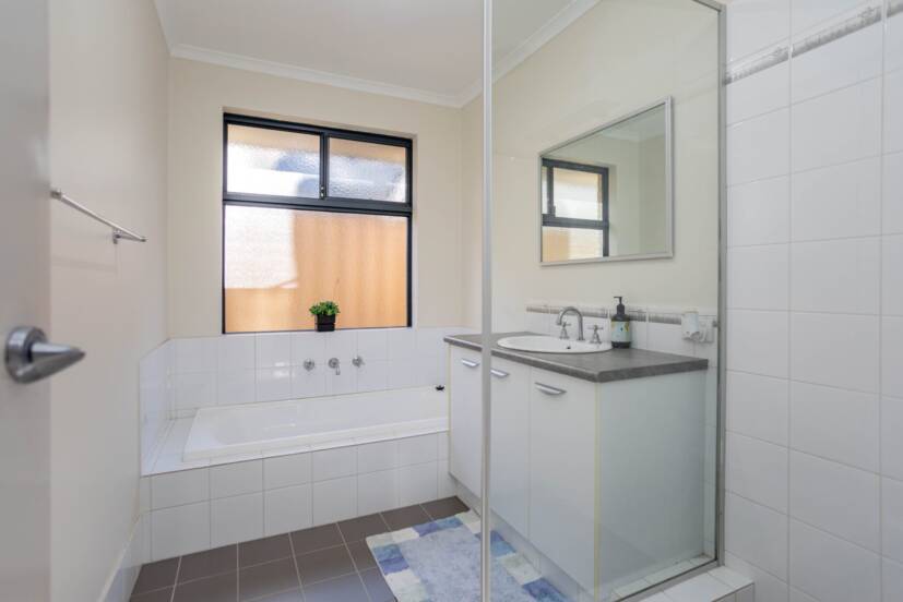 31 Hayfield Road, SOUTHERN RIVER, WA 6110 AUS