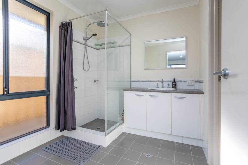 31 Hayfield Road, SOUTHERN RIVER, WA 6110 AUS