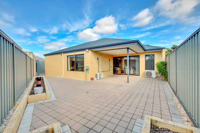 5 Gahnia Street, PIARA WATERS, WA 6112 AUS