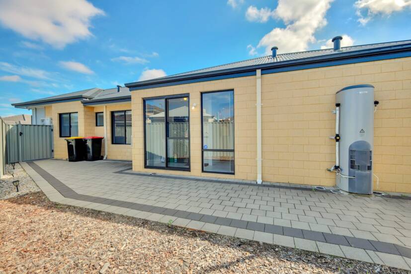 5 Gahnia Street, PIARA WATERS, WA 6112 AUS