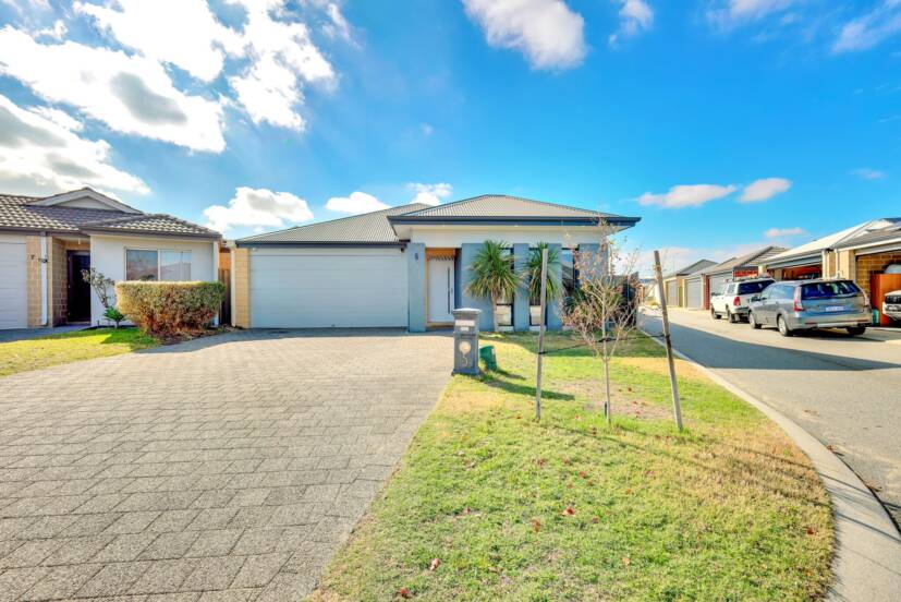 5 Gahnia Street, PIARA WATERS, WA 6112 AUS