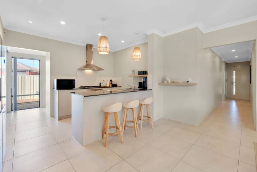 5 Gahnia Street, PIARA WATERS, WA 6112 AUS