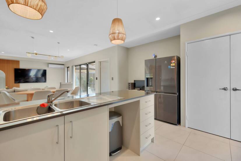 5 Gahnia Street, PIARA WATERS, WA 6112 AUS