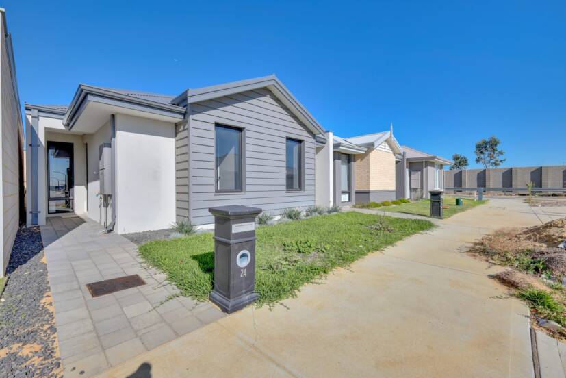24 Latina Street, PIARA WATERS, WA 6112 AUS
