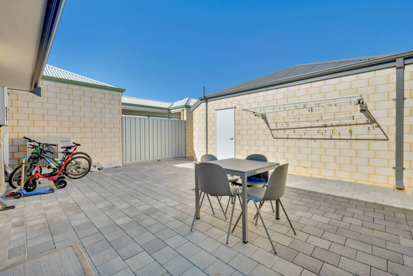 24 Latina Street, PIARA WATERS, WA 6112 AUS