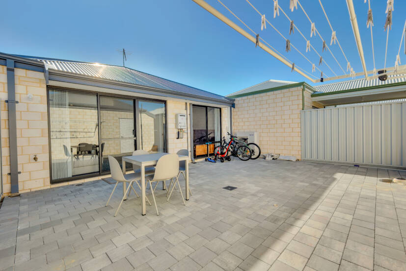 24 Latina Street, PIARA WATERS, WA 6112 AUS