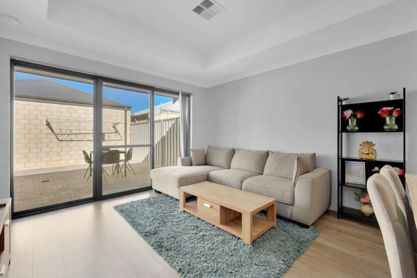 24 Latina Street, PIARA WATERS, WA 6112 AUS