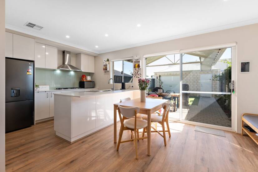 4 Yering Lane, HARRISDALE, WA 6112 AUS
