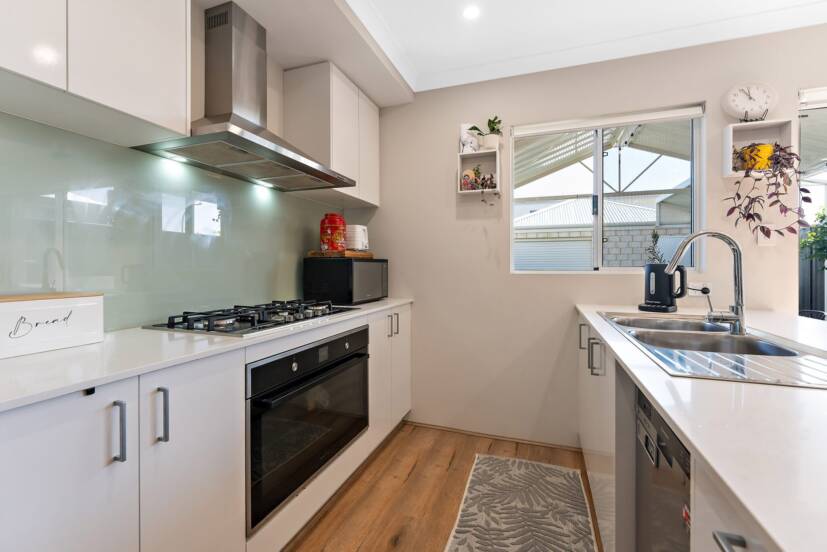 4 Yering Lane, HARRISDALE, WA 6112 AUS
