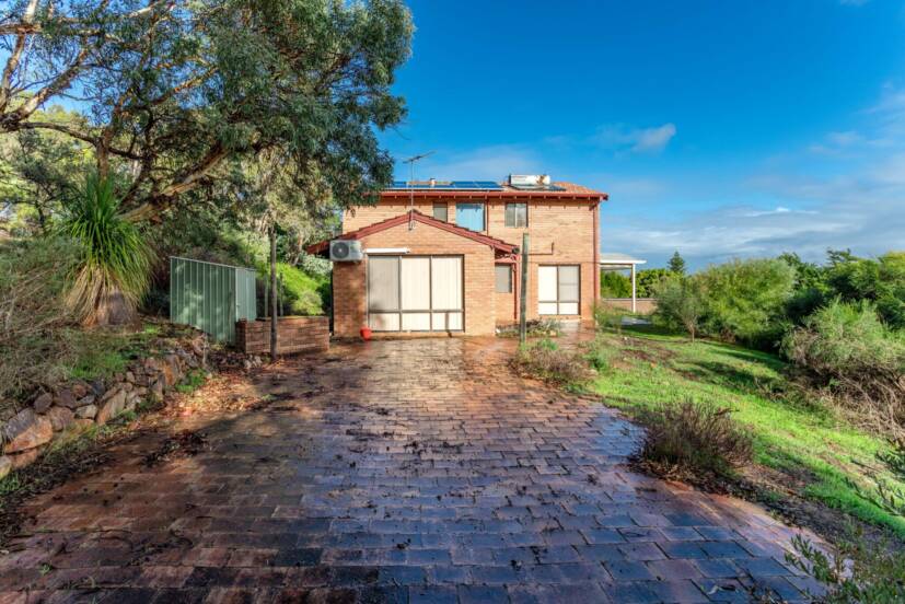 71 Carawatha Avenue, MOUNT NASURA, WA 6112 AUS