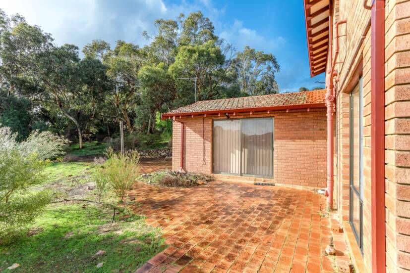 71 Carawatha Avenue, MOUNT NASURA, WA 6112 AUS