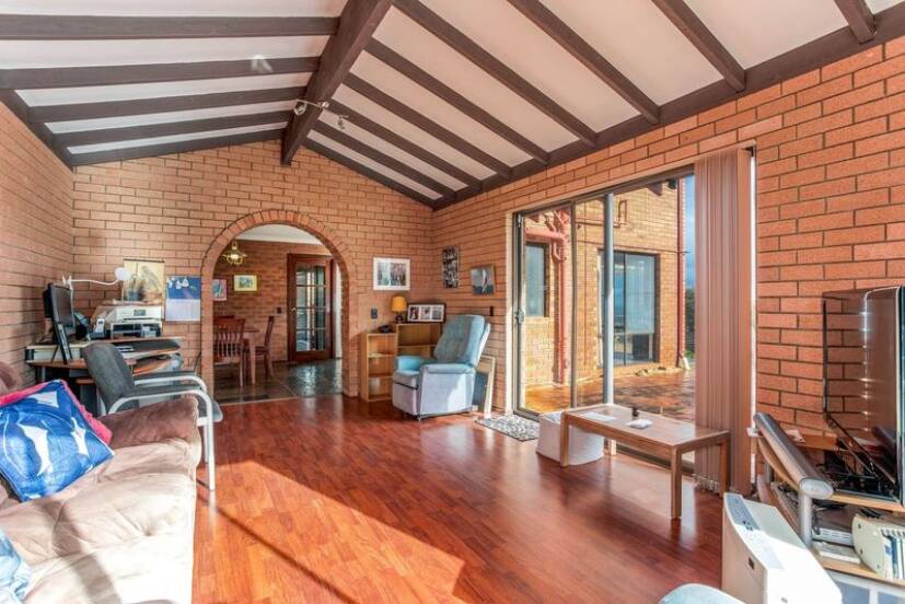 71 Carawatha Avenue, MOUNT NASURA, WA 6112 AUS