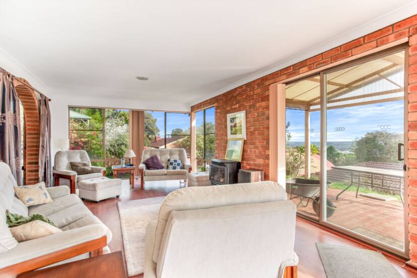 71 Carawatha Avenue, MOUNT NASURA, WA 6112 AUS