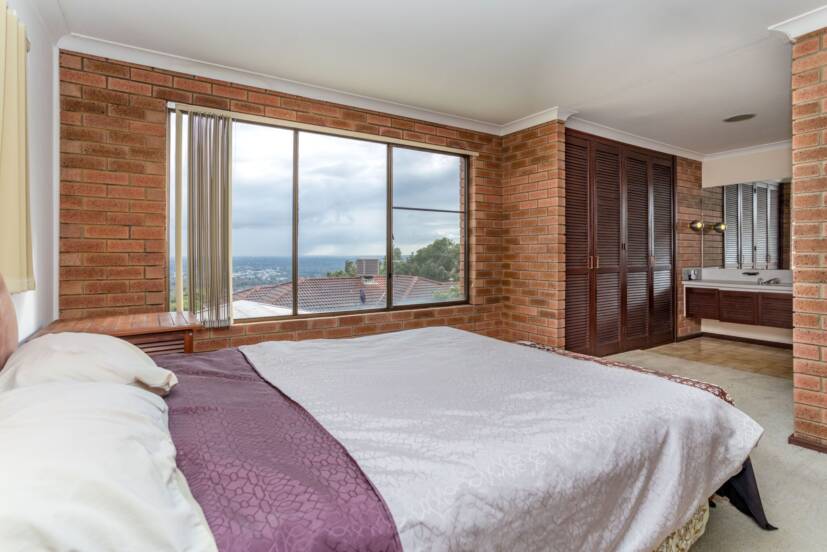 71 Carawatha Avenue, MOUNT NASURA, WA 6112 AUS