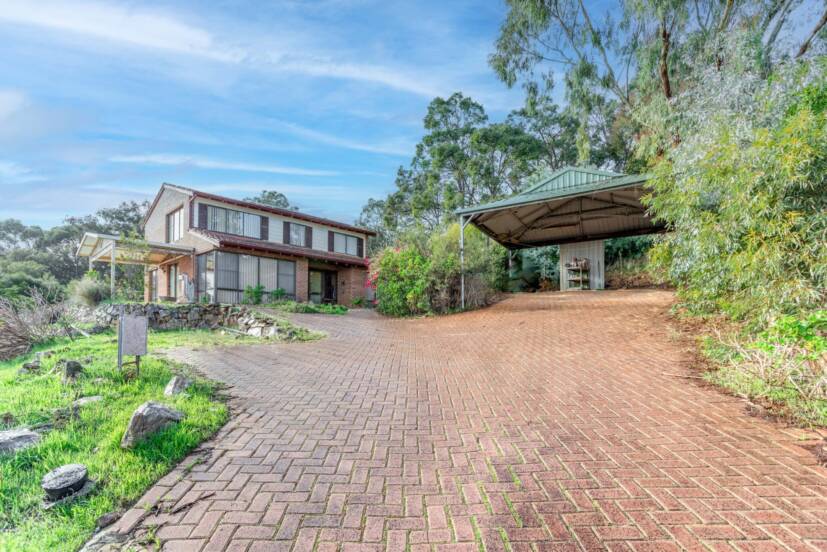 71 Carawatha Avenue, MOUNT NASURA, WA 6112 AUS