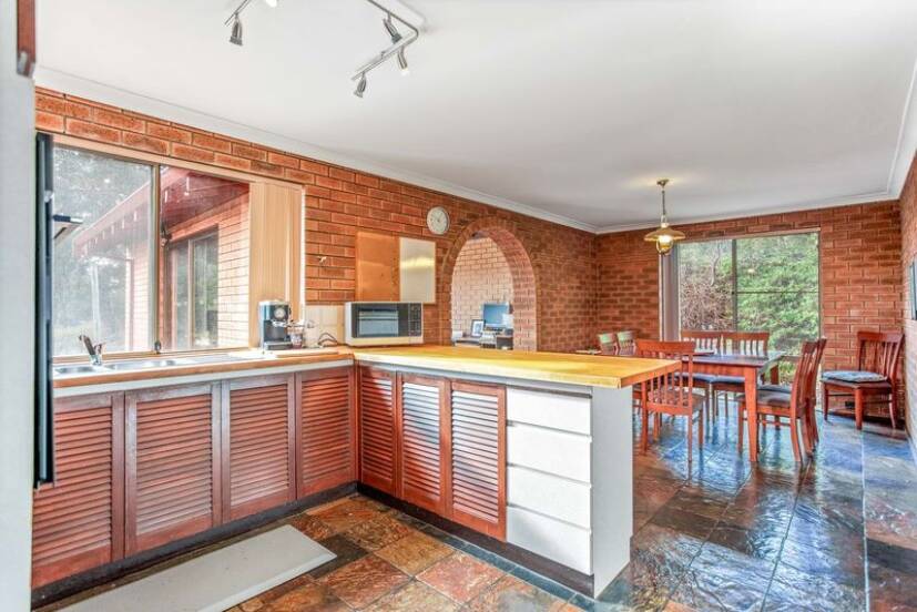 71 Carawatha Avenue, MOUNT NASURA, WA 6112 AUS