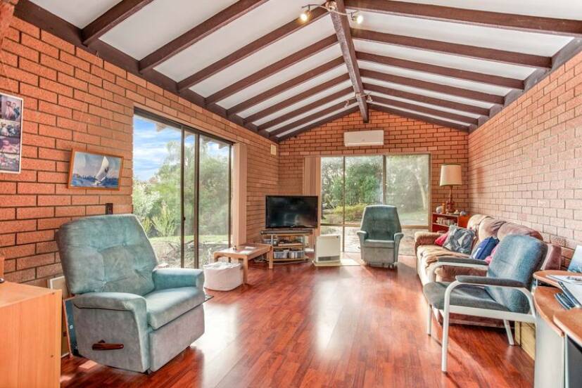 71 Carawatha Avenue, MOUNT NASURA, WA 6112 AUS