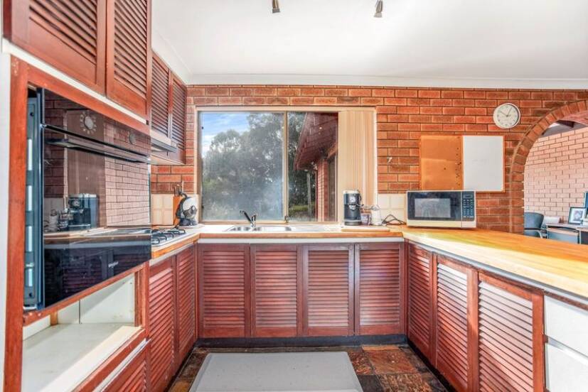 71 Carawatha Avenue, MOUNT NASURA, WA 6112 AUS